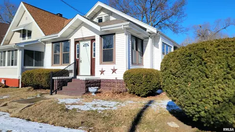 619 E Thrush Ave, Peoria, IL 61603 photo 2