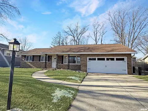 2619 S High Meadow Dr, Peoria, IL 61607