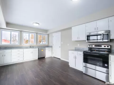 Kitchen - 477 W Maple St, Canton, IL 61520 photo 4 of 4