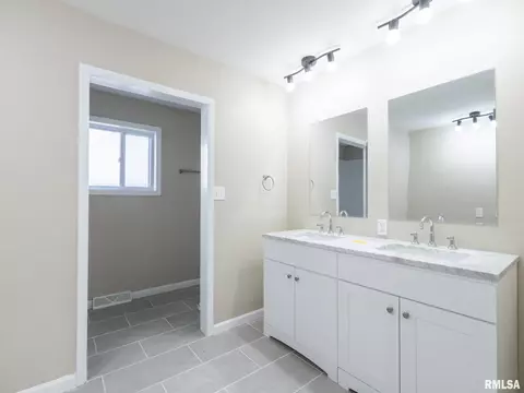 Bath - 477 W Maple St, Canton, IL 61520 photo 1 of 2
