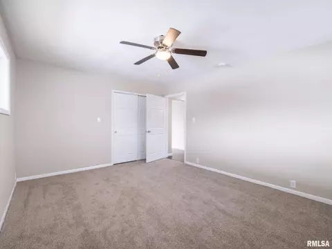 Bedroom - 477 W Maple St, Canton, IL 61520 photo 2 of 4