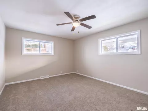 Bedroom - 477 W Maple St, Canton, IL 61520 photo 1 of 4