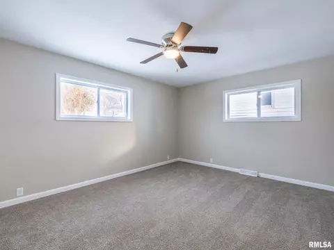 Bedroom - 477 W Maple St, Canton, IL 61520 photo 3 of 4