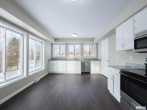 Kitchen - 477 W Maple St, Canton, IL 61520 photo 1 of 4