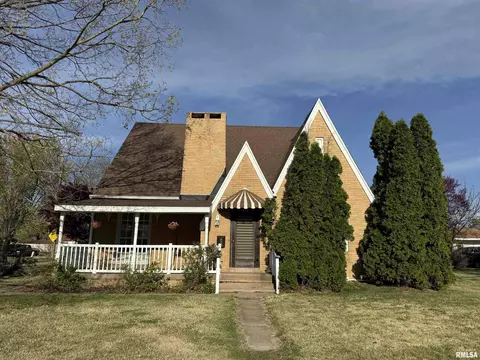 515 N Broadway St, Lewistown, IL 61542