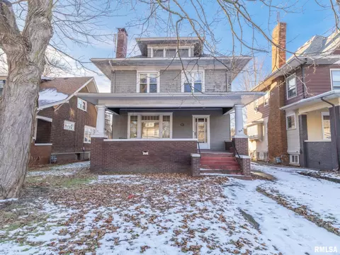 821 N Rebecca Pl, Peoria, IL 61605