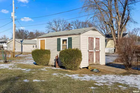 1702 Heisel Ave, Pekin, IL 61554 photo 10