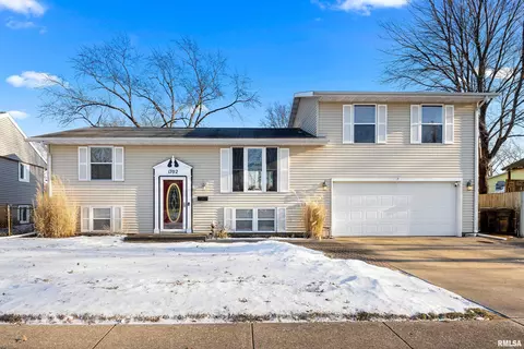 1702 Heisel Ave, Pekin, IL 61554