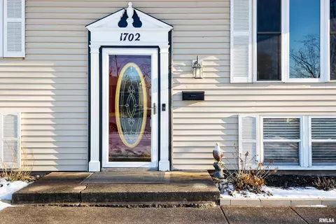 1702 Heisel Ave, Pekin, IL 61554 photo 3