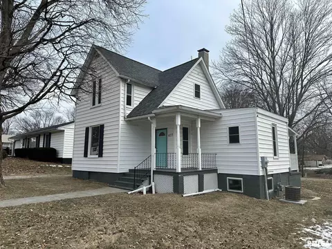 677 N 7th Ave, Canton, IL 61520
