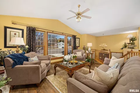 704 Devon Dr, Germantown Hills, IL 61548 photo 6