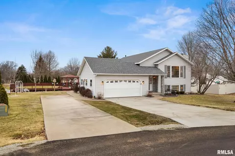 704 Devon Dr, Germantown Hills, IL 61548