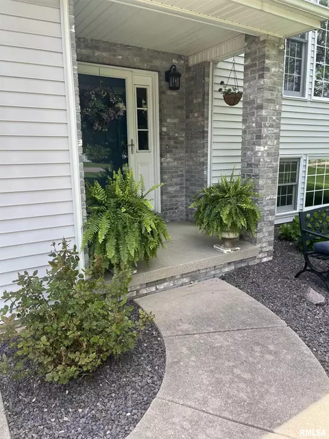704 Devon Dr, Germantown Hills, IL 61548 photo 3