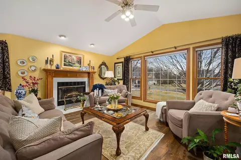 704 Devon Dr, Germantown Hills, IL 61548 photo 7