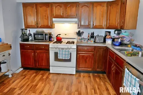 Kitchen - 8624 W Main St, Mapleton, IL 61547 photo 2 of 3
