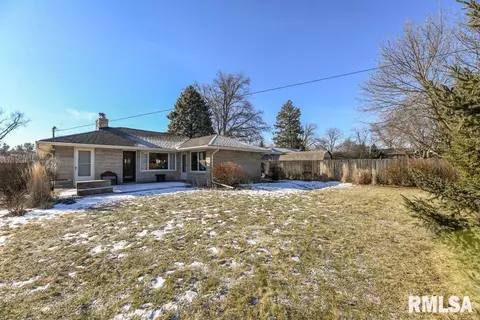Exterior - 2110 E Taylor St, Bloomington, IL 61701 photo 3 of 5