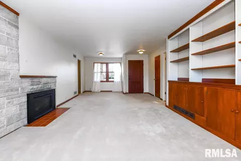 Living - 2110 E Taylor St, Bloomington, IL 61701 photo 1 of 7