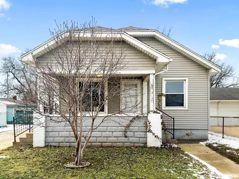 1813 S 2nd St, Pekin, IL 61554
