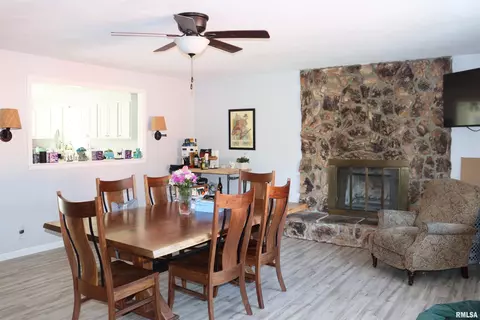 Dining - 252 Grimm Rd, Congerville, IL 61729 photo 2 of 3