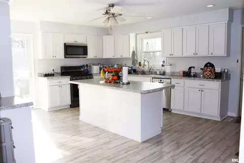 Kitchen - 252 Grimm Rd, Congerville, IL 61729 photo 1 of 8