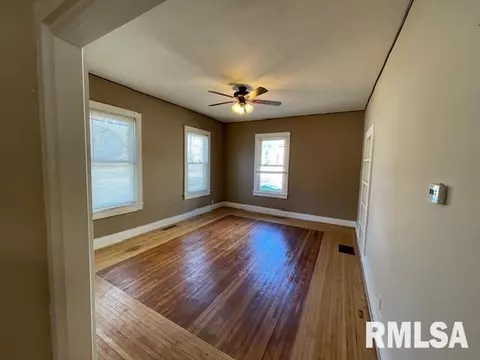Living - 809 S Mcarthur St, Macomb, IL 61455 photo 1 of 5