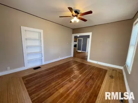 Living - 809 S Mcarthur St, Macomb, IL 61455 photo 4 of 5