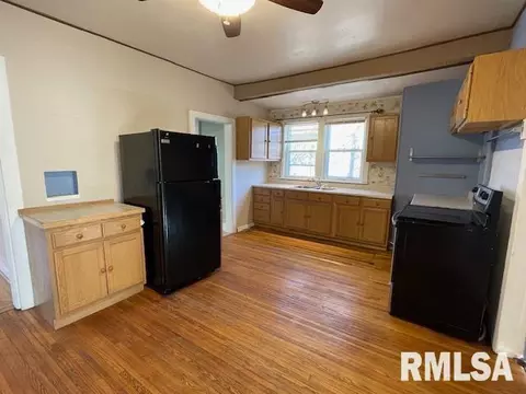 Entry Way - 809 S Mcarthur St, Macomb, IL 61455 photo 4 of 5