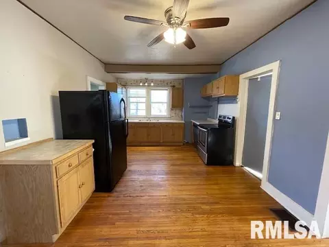 Entry Way - 809 S Mcarthur St, Macomb, IL 61455 photo 3 of 5