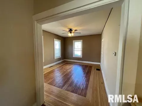Living - 809 S Mcarthur St, Macomb, IL 61455 photo 2 of 5