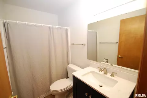 1541 E Myrtle St, Canton, IL 61520 photo 10