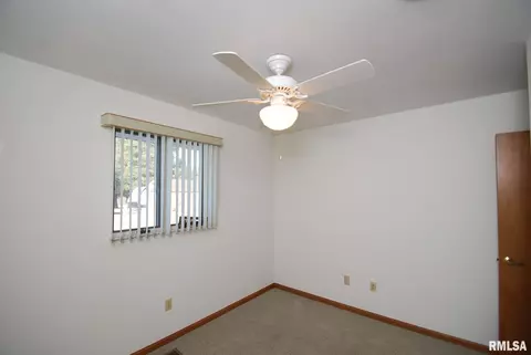 1541 E Myrtle St, Canton, IL 61520 photo 19