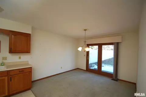 1541 E Myrtle St, Canton, IL 61520 photo 6