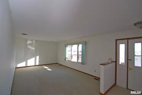 1541 E Myrtle St, Canton, IL 61520 photo 5