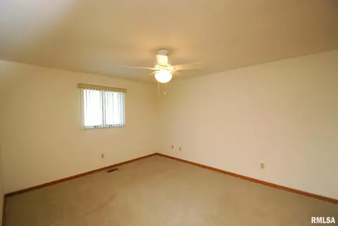 1541 E Myrtle St, Canton, IL 61520 photo 13