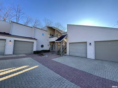 5600 N Withershin Pointe, Peoria, IL 61615