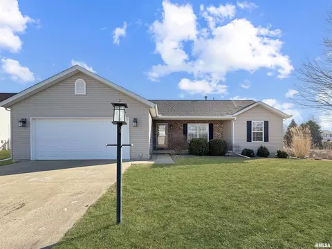 1502 Red Brook Ct, Metamora, IL 61548