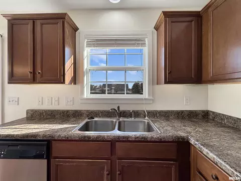 1502 Red Brook Ct, Metamora, IL 61548 photo 11