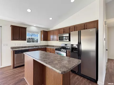 1502 Red Brook Ct, Metamora, IL 61548 photo 8