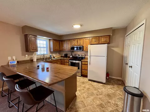 Kitchen - 195 Arlington Dr, Macomb, IL 61455 photo 1 of 5