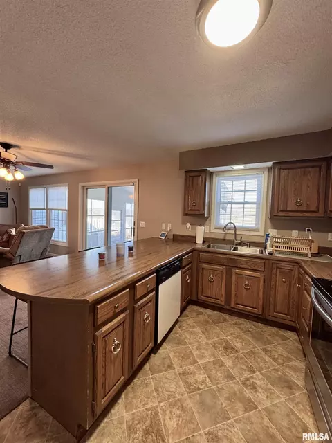 Kitchen - 195 Arlington Dr, Macomb, IL 61455 photo 3 of 5