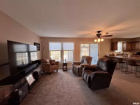 Living - 195 Arlington Dr, Macomb, IL 61455 photo 2 of 5