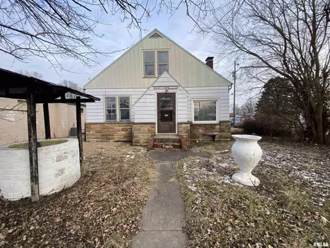 1045 S 5th Ave, Canton, IL 61520