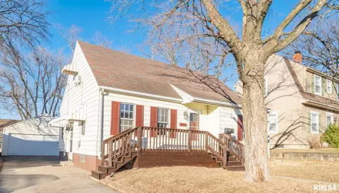 1011 Chestnut St, Pekin, IL 61554