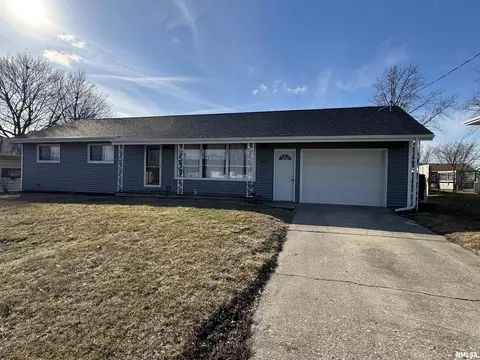 107 N Howard St, Roanoke, IL 61561