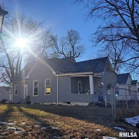 3024 W Trewyn Ave, Peoria, IL 61605