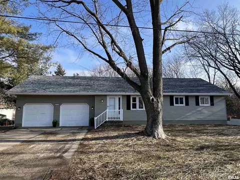 3105 Bloomington Rd, East Peoria, IL 61611