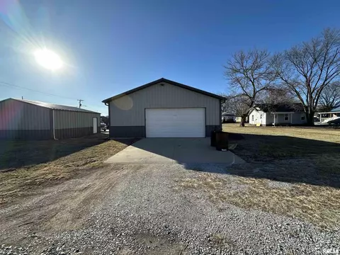 Exterior - 1004 E Pierce St, Macomb, IL 61455 photo 1 of 3