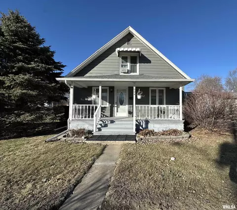1004 E Pierce St, Macomb, IL 61455