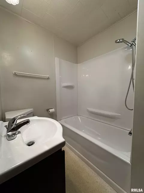 Bath - 1004 E Pierce St, Macomb, IL 61455 photo 1 of 5