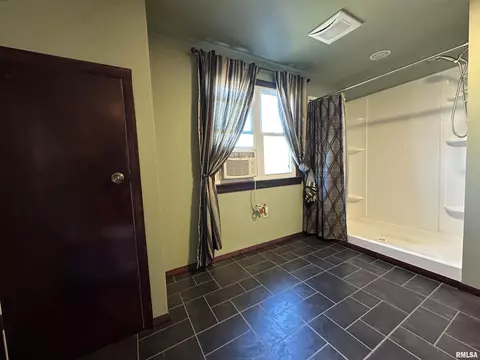 Bath - 1004 E Pierce St, Macomb, IL 61455 photo 4 of 5